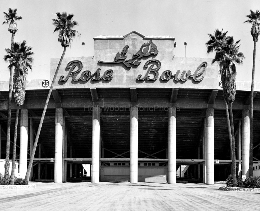Pasadena 1945 Entrance to the Rose Bowl wm.jpg